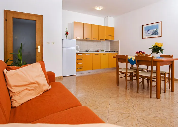 贝拉公寓酒店 罗维尼