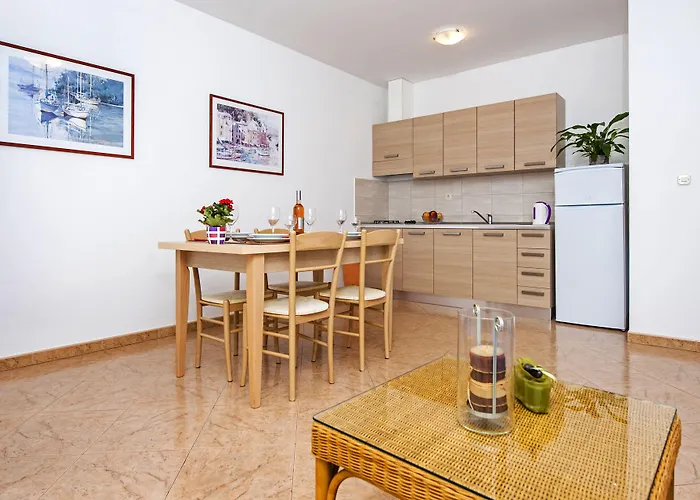 贝拉公寓酒店 罗维尼