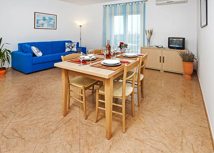 贝拉公寓酒店 罗维尼