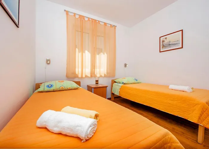 贝拉公寓酒店 罗维尼