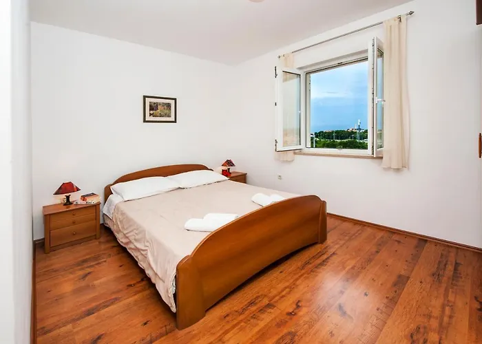 贝拉公寓酒店 罗维尼